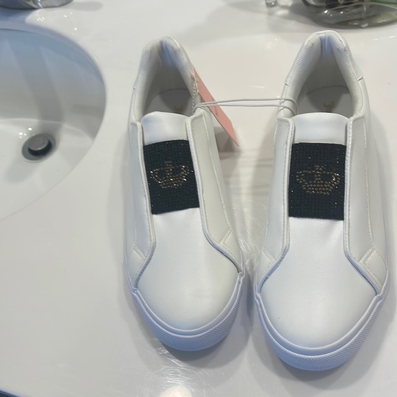 JUICY COUTURE (10M) WITH CROWN 👑 DESIGN ON FRONT AND BLACK STUDDS. VERY 🥰 - Picture 5 of 7